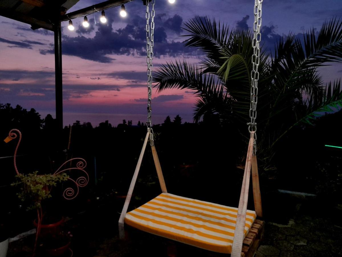 Kemeni Gardens Hotel Batoemi Buitenkant foto