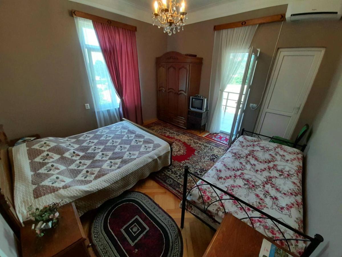 Kemeni Gardens Hotel Batoemi Buitenkant foto