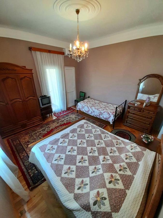 Kemeni Gardens Hotel Batoemi Buitenkant foto