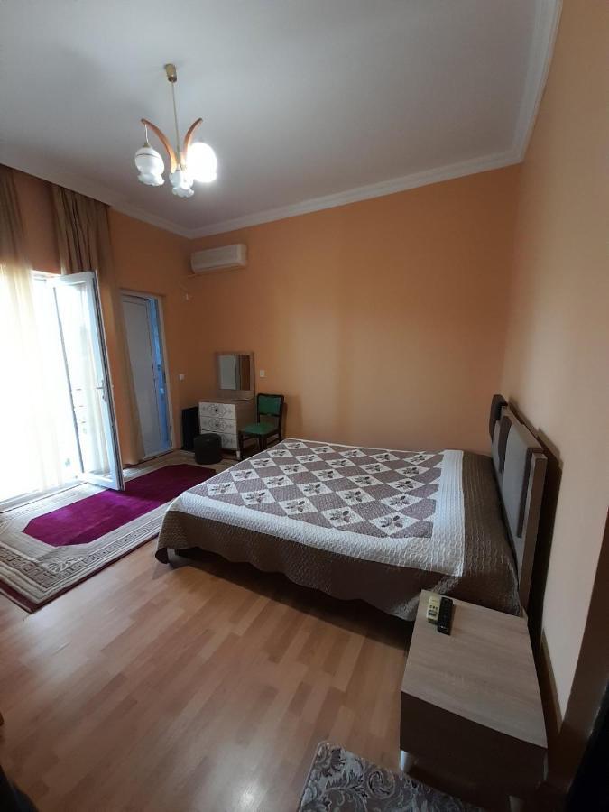 Kemeni Gardens Hotel Batoemi Buitenkant foto