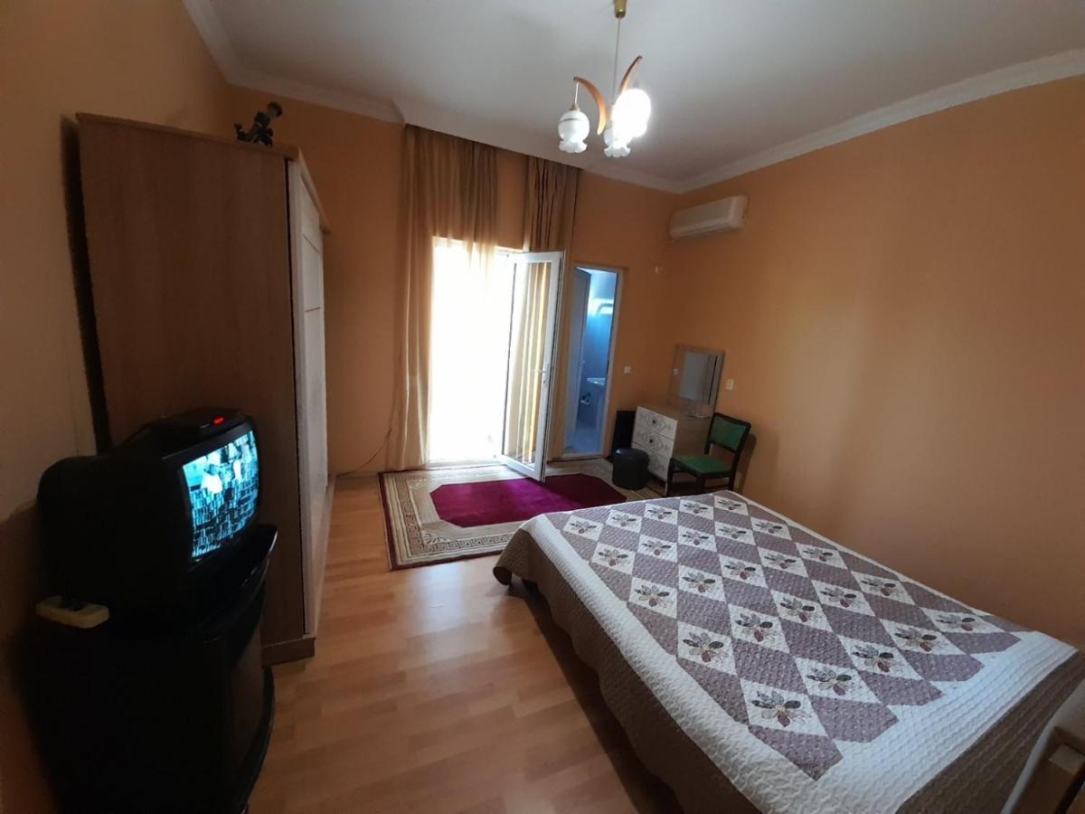 Kemeni Gardens Hotel Batoemi Buitenkant foto
