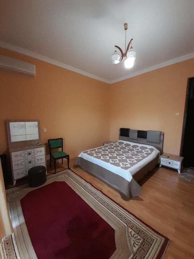 Kemeni Gardens Hotel Batoemi Buitenkant foto
