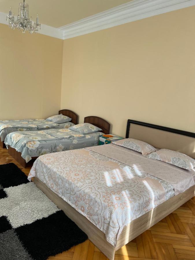 Kemeni Gardens Hotel Batoemi Buitenkant foto