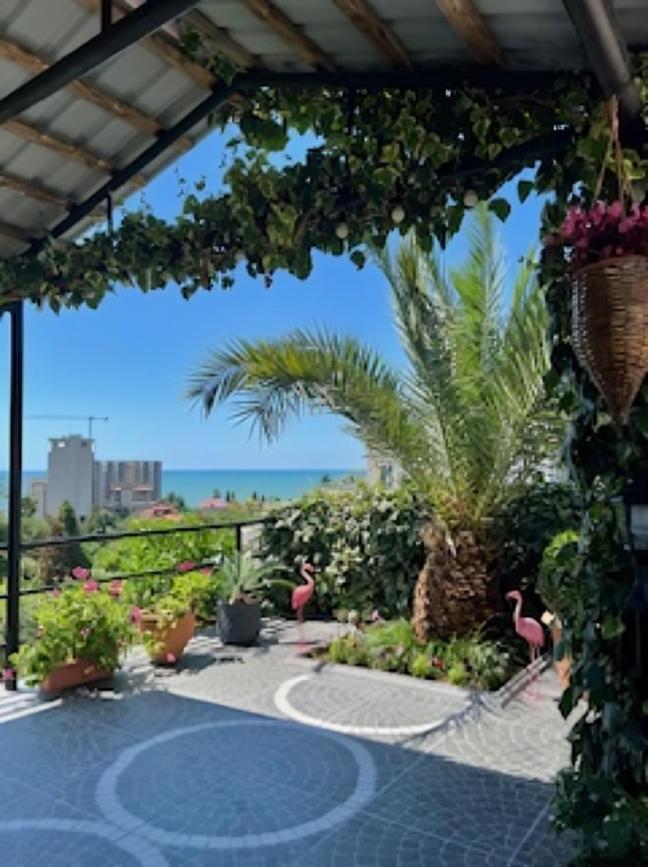 Kemeni Gardens Hotel Batoemi Buitenkant foto